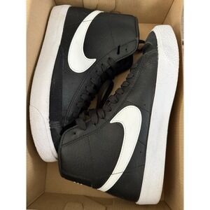 Nike Blazer Mid '77 Youth Size 5.5 Barely  Used With Box